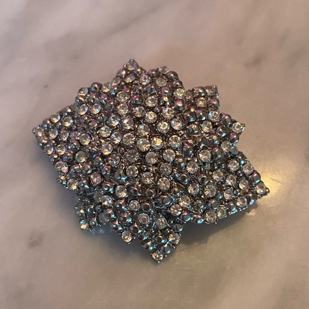 Vintage-Style Rhinestone Starburst Brooch Pin - Silver Tone Sparkle